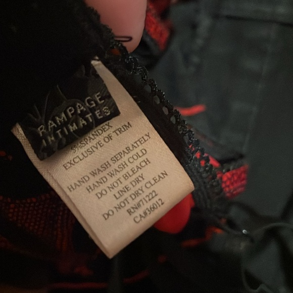 Lingerie - Picture 4 of 4